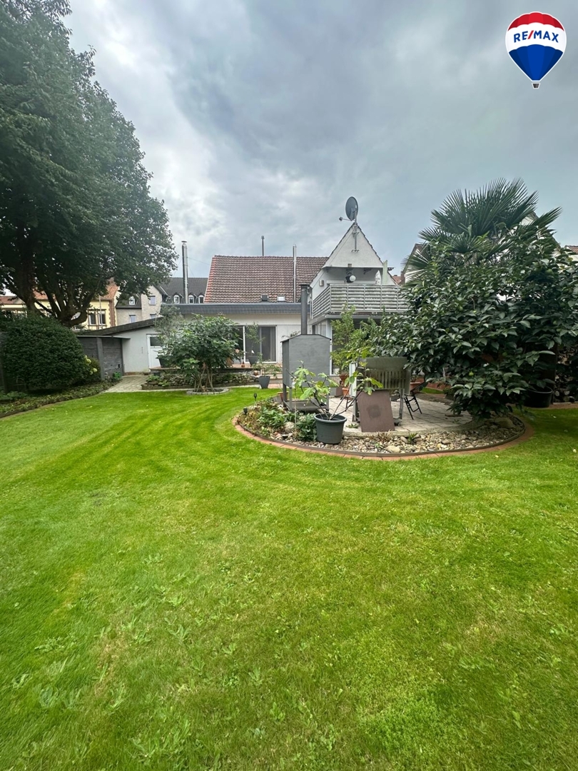 Zweifamilienhaus mit Wintergarten, Garten & Dachterrasse in zentraler Lage von Herford zu verkaufen!