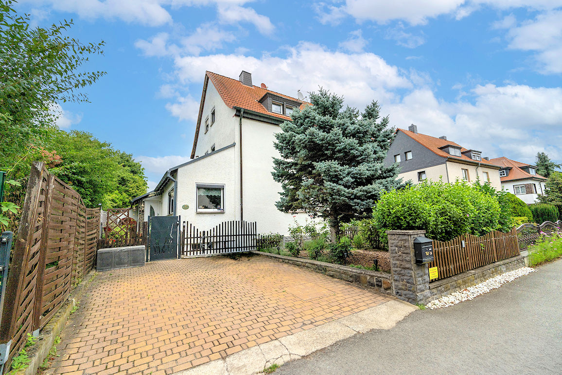 Einziehen & wohlfühlen: Modernisierte Doppelhaushälfte mit großem Garten