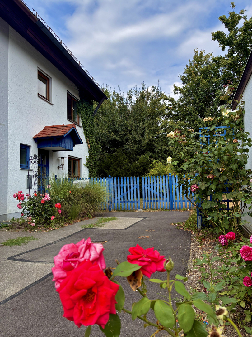 Herbstlicher Traumgarten umgibt geräumige DHH in Gilching