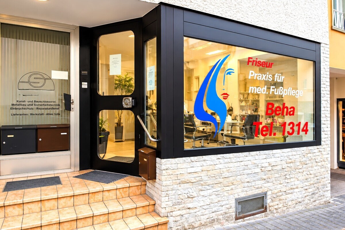 Ladenlokal mit Schaufenster - bisher als Fußpflege/Friseur genutzt