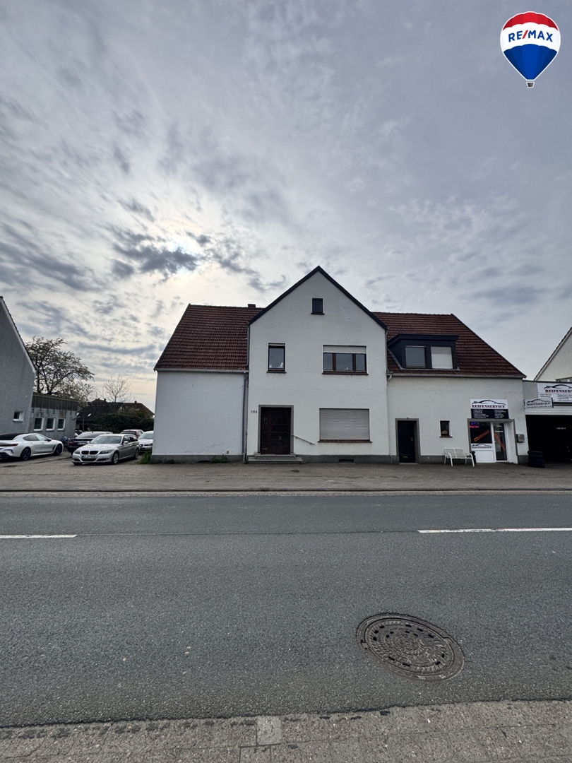 Zweifamilienhaus + KFZ-Werkstatt auf großem Grundstück in Spenge zu verkaufen! 6% Rendite!
