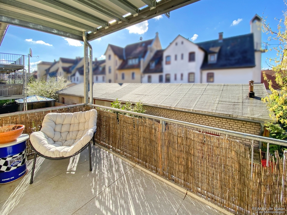 Große, moderne und helle Wohnung mit herrlichem Südbalkon und EBK