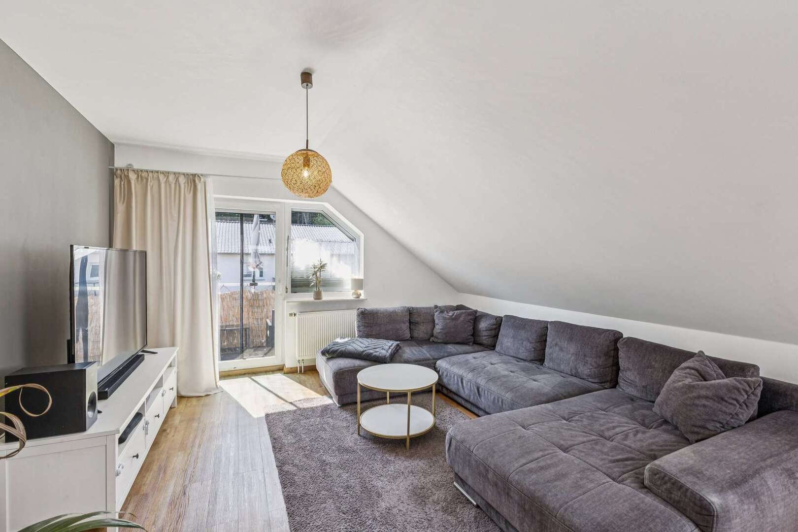 Hier beginnt Zuhause – hochwertig sanierte 3-Zimmer-Wohnung mit zwei Balkonen am Waldrand
