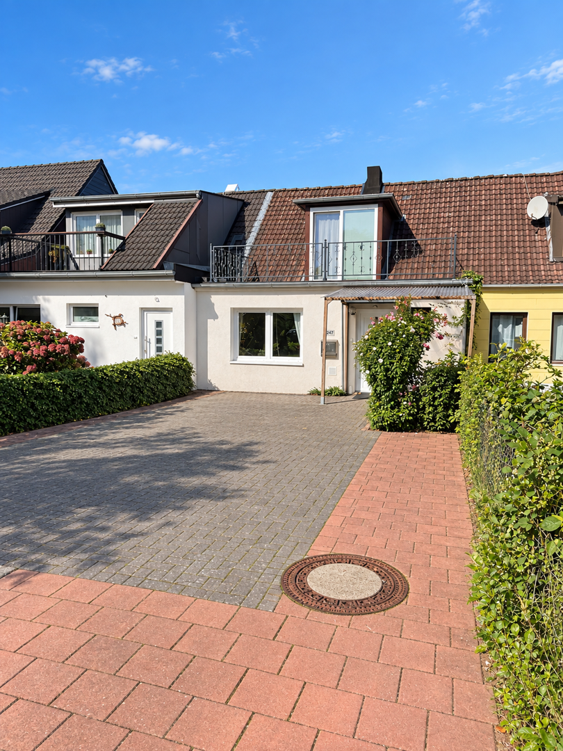 Einziehen & Wohlfühlen: modernisiertes Reihenmittelhaus mit großem Grundstück in Billstedt