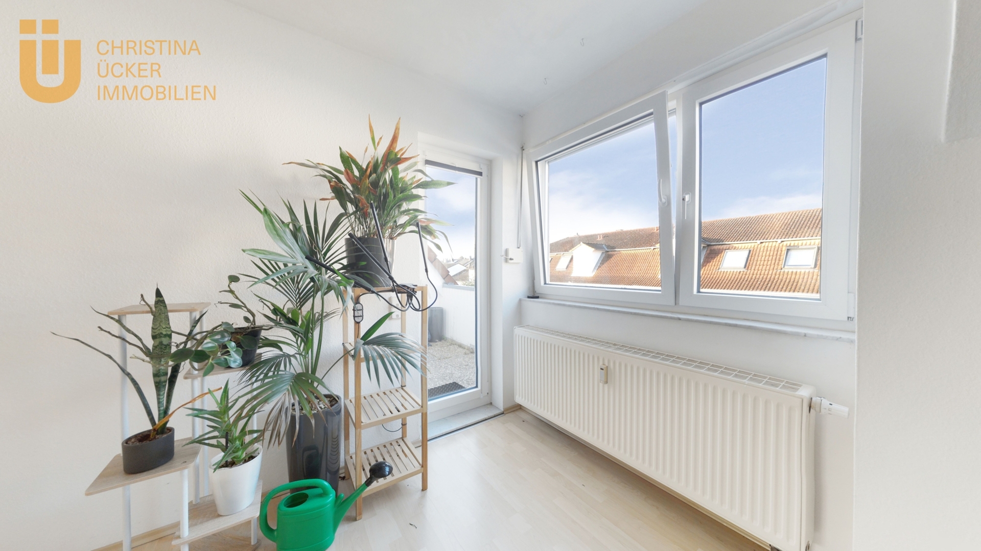 2 Zimmer DG-Wohnung mit Balkon - Einbauküche - Stellplatz in Nieder-Roden